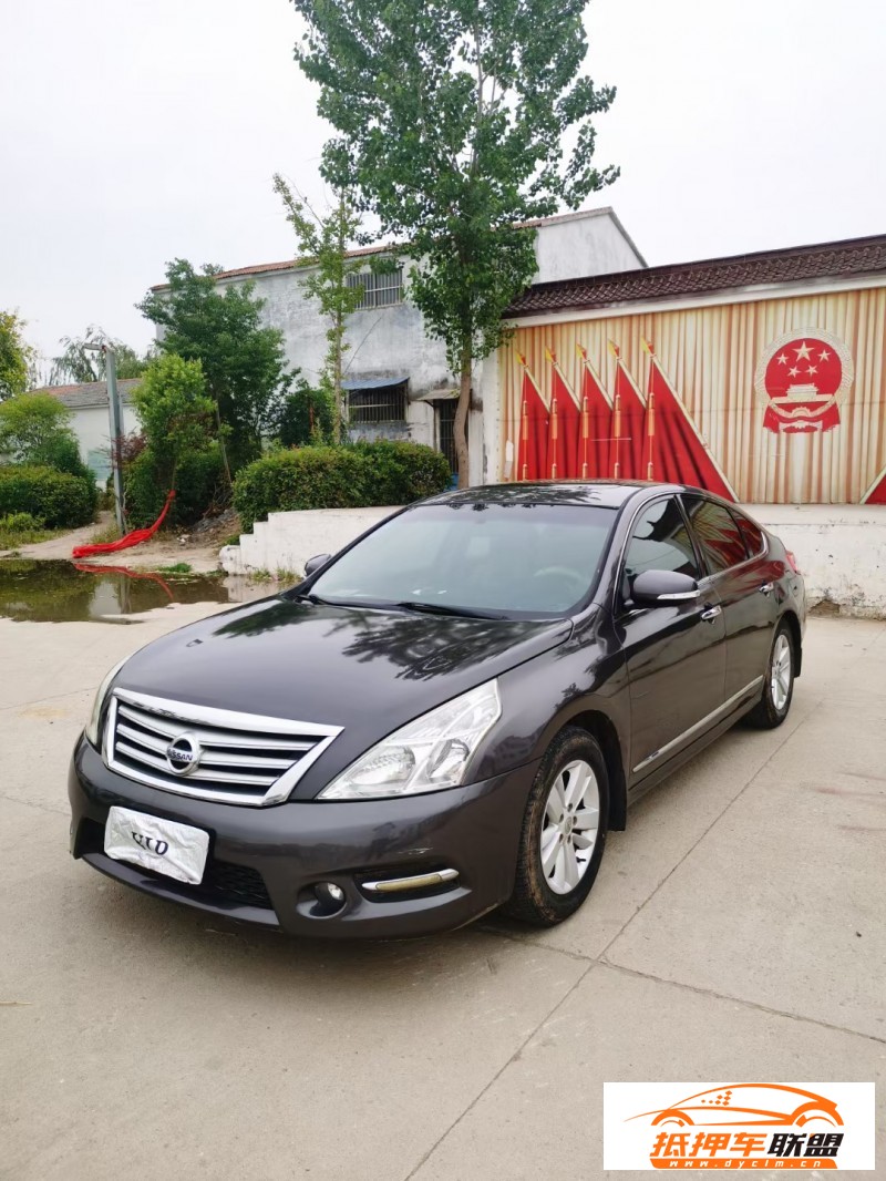 12年日產(chǎn)天籟轎車