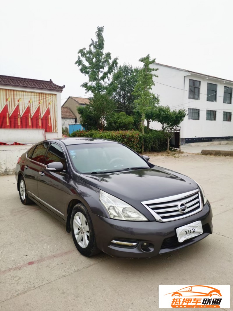 12年日產(chǎn)天籟轎車
