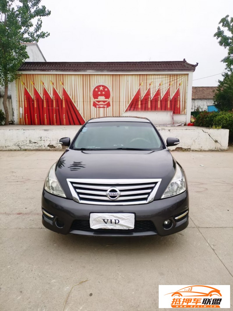 12年日產(chǎn)天籟轎車