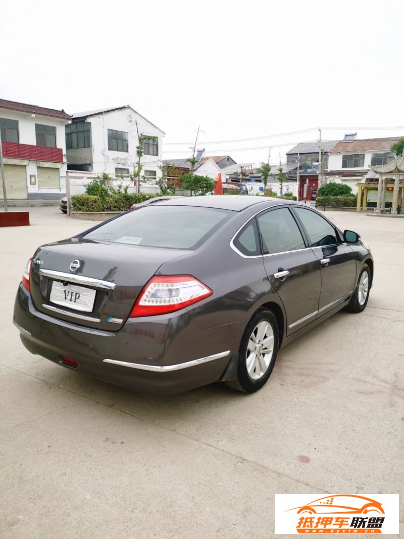 12年日產(chǎn)天籟轎車