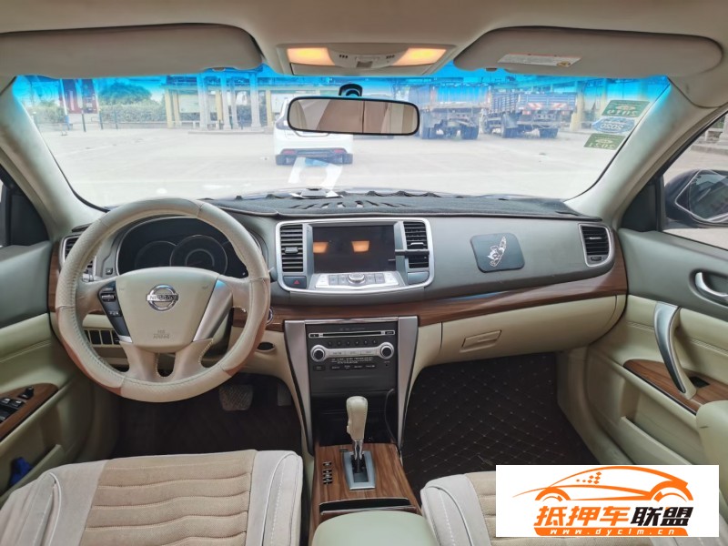 12年日產(chǎn)天籟轎車