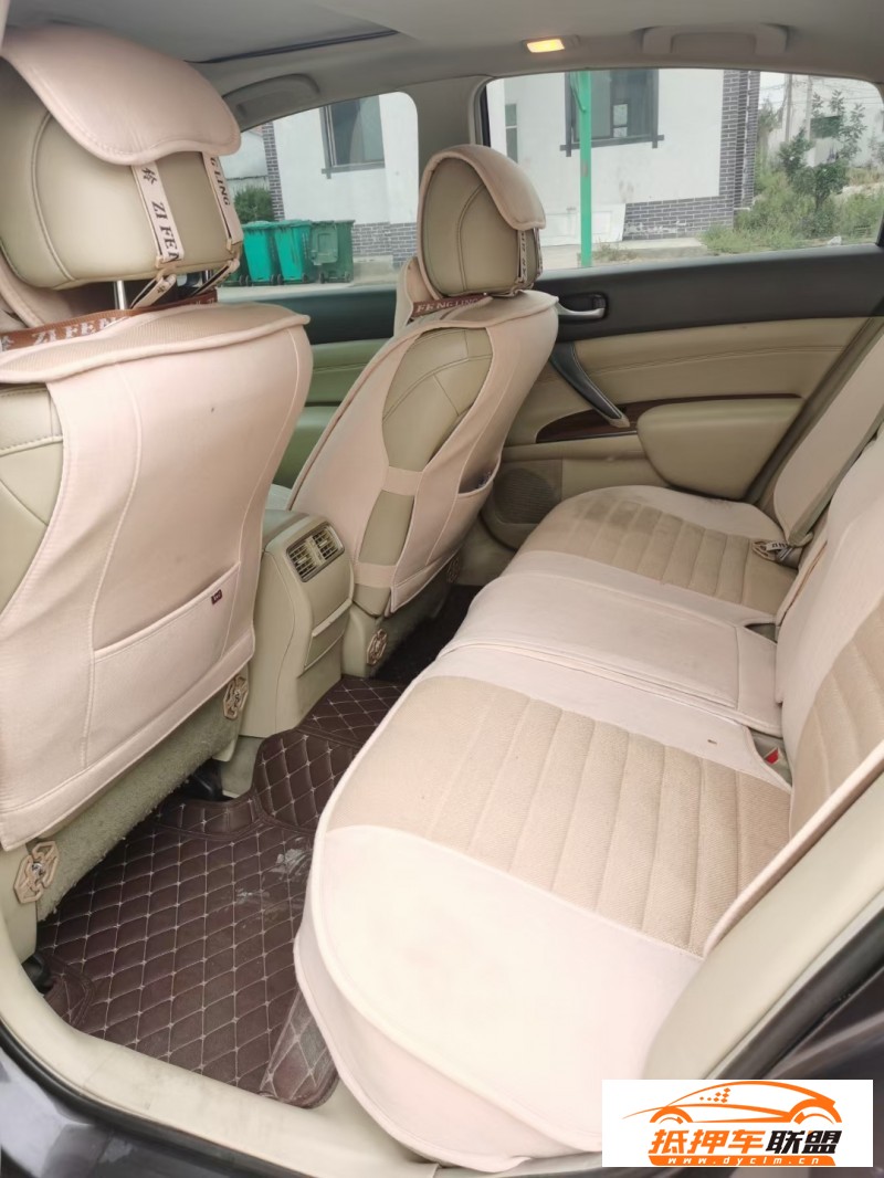 12年日產(chǎn)天籟轎車