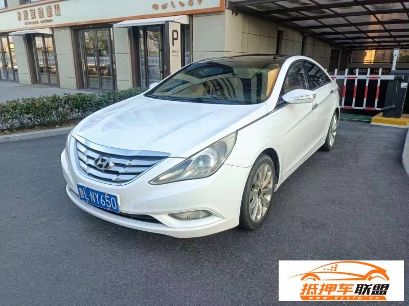 11年現(xiàn)代索納塔轎車