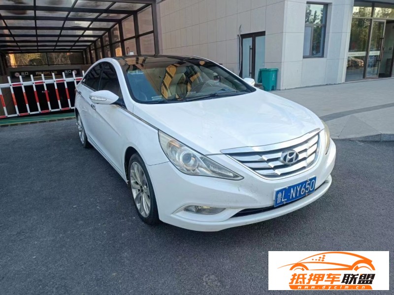 11年現(xiàn)代索納塔轎車
