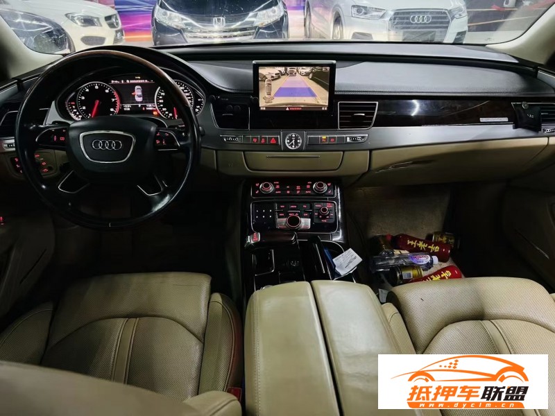 12年奧迪A8L轎車