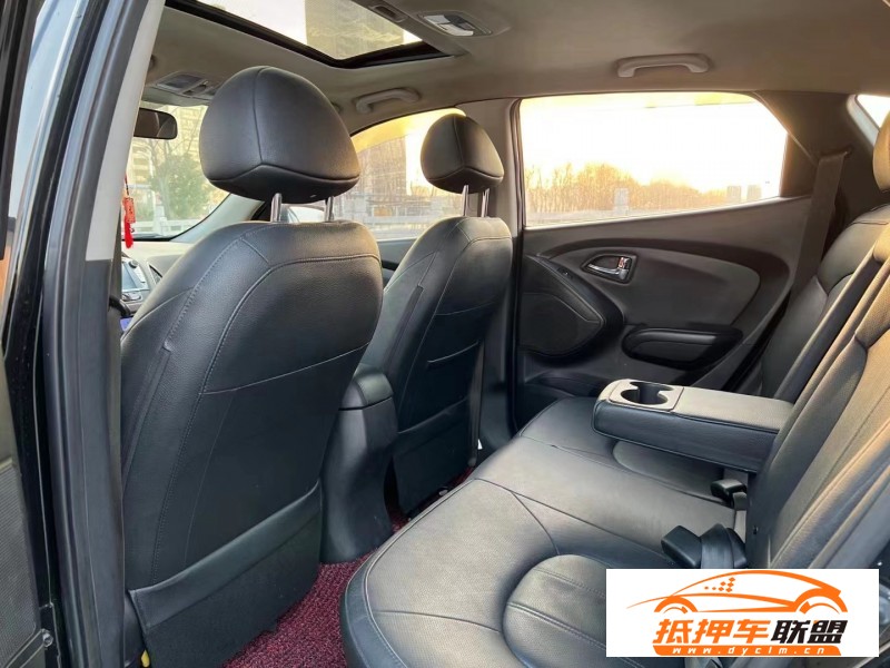 13年現(xiàn)代ix35轎車