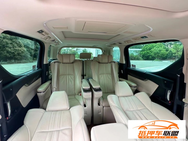  20年豐田威爾法轎車 