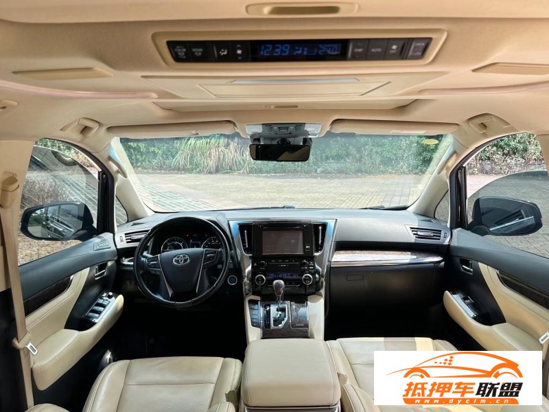  20年豐田威爾法轎車 