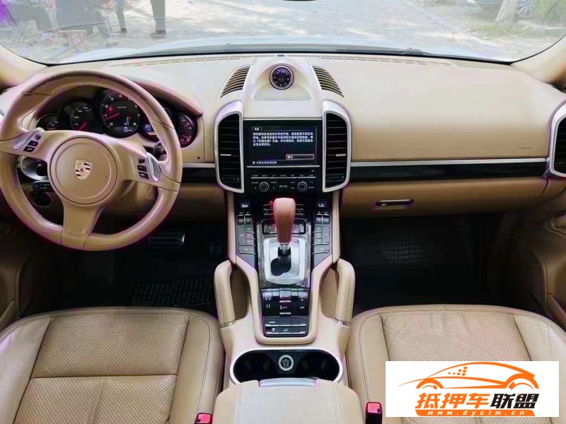  14年保時(shí)捷卡宴轎車(chē) 