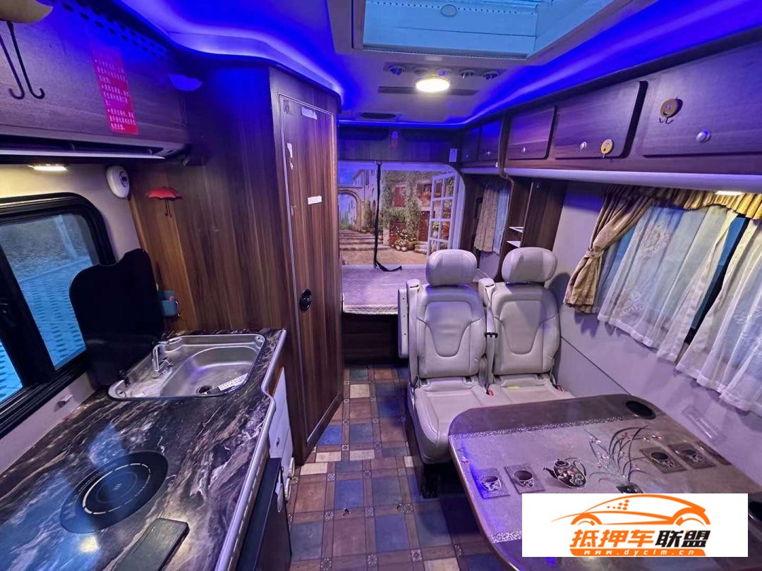 依維柯房車 2017款 依維柯 3.0T 6座 齊星牌 旅居車