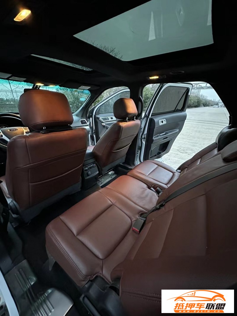  15年福特探險(xiǎn)者SUV 