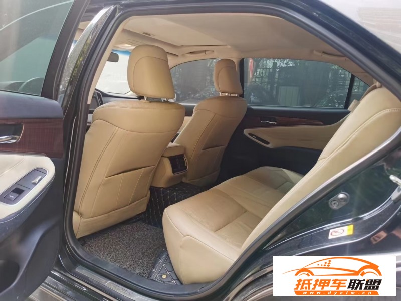  16年豐田皇冠轎車 