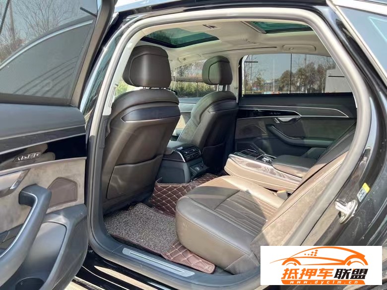  20年奧迪A8L轎車 