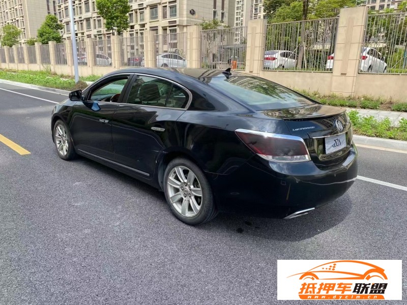  11年別克君越轎車 