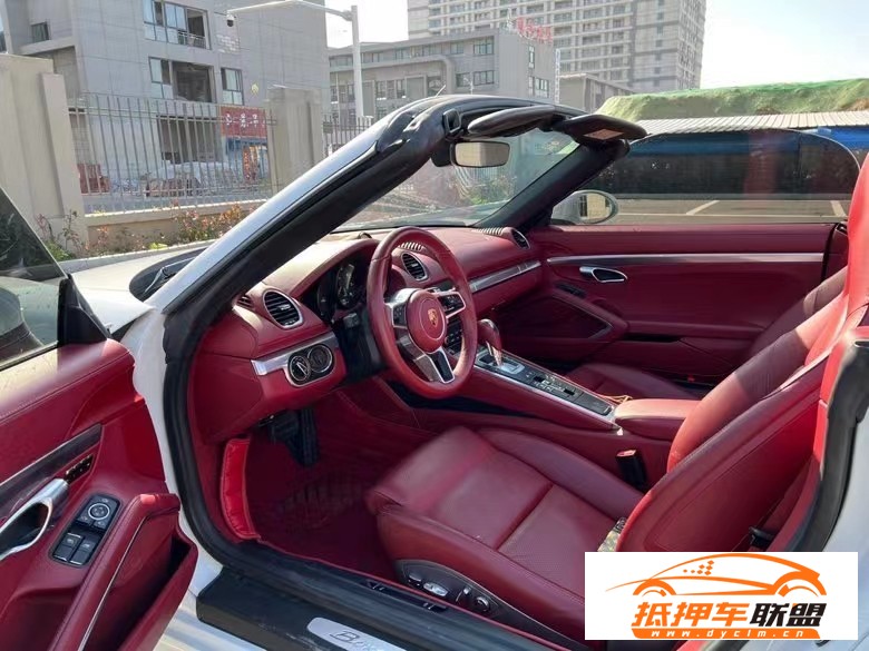  18年保時捷718轎車 