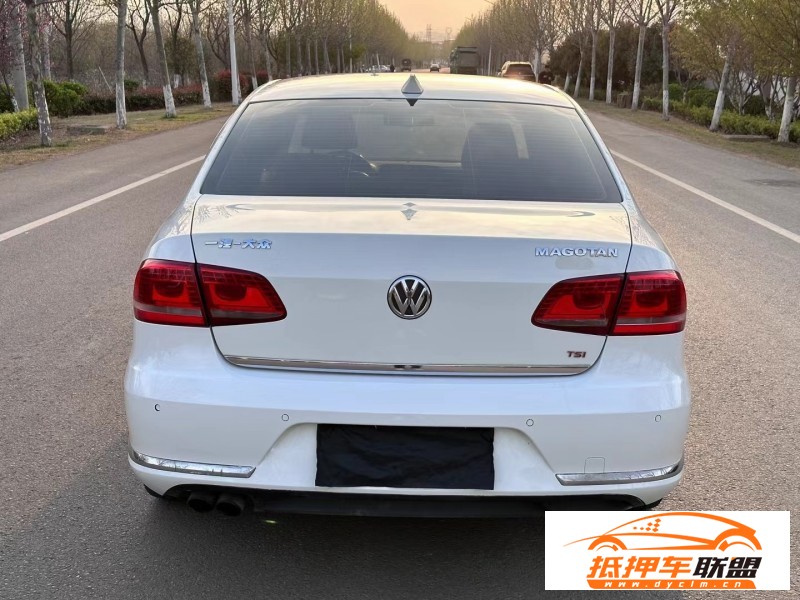  12年大眾邁騰轎車 
