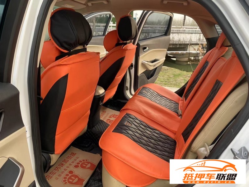  15年福特福睿斯轎車 