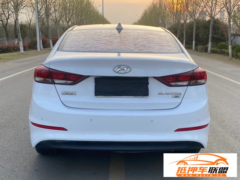  17年現(xiàn)代領(lǐng)動轎車 
