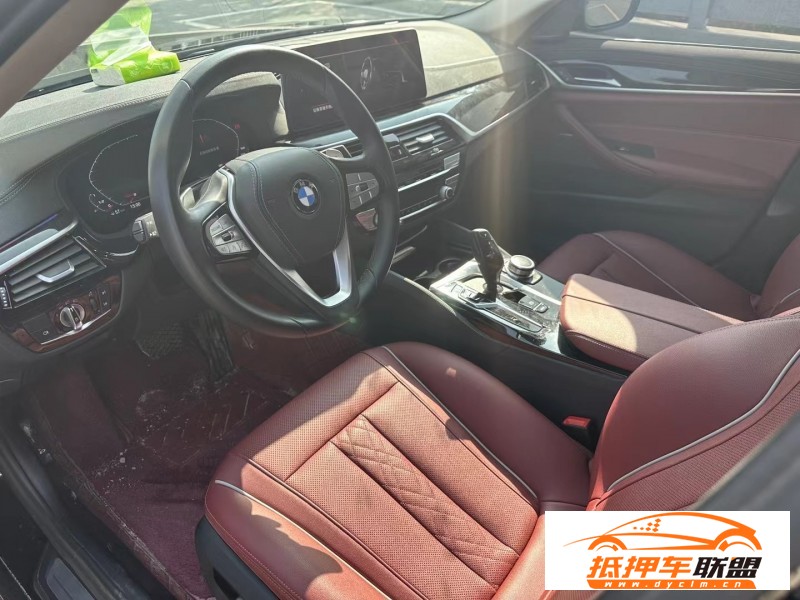  22年寶馬5系轎車 