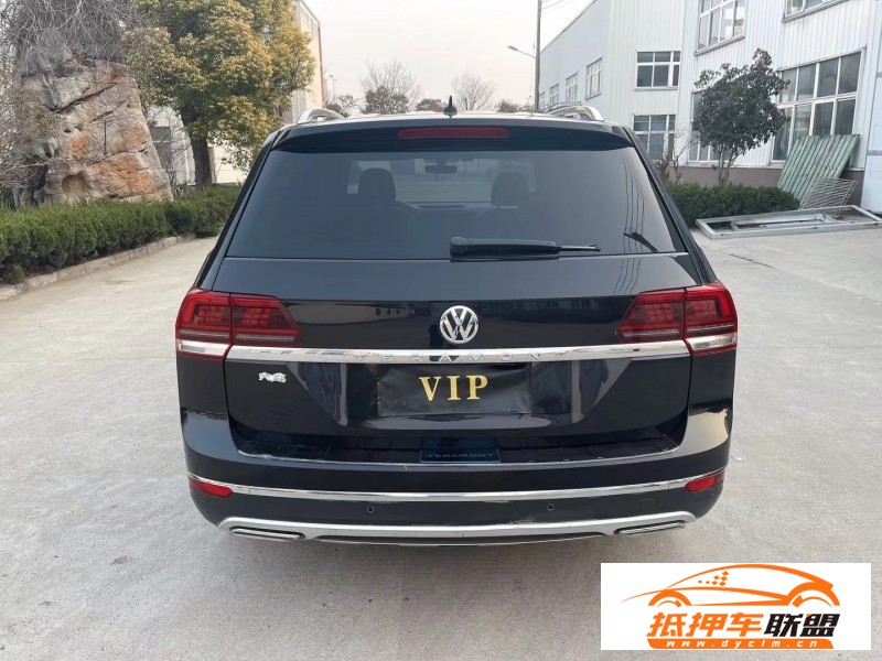  17年大眾途昂轎車 