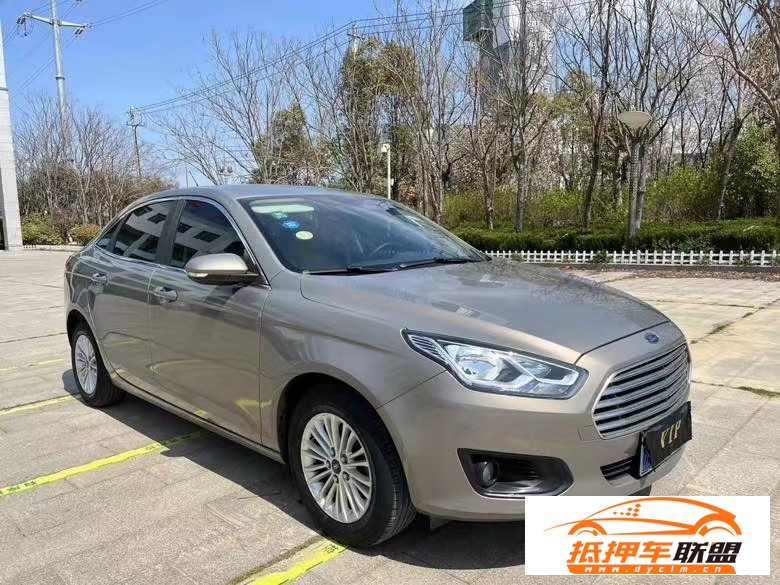  17年福特福睿斯轎車 