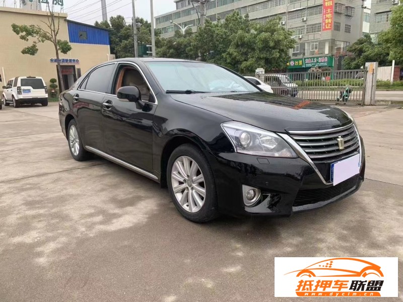  14年豐田皇冠轎車 