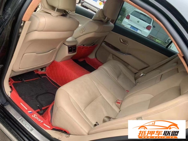  14年豐田皇冠轎車 