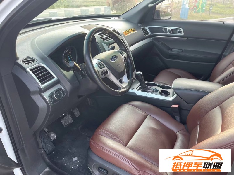  15年福特探險(xiǎn)者轎車 