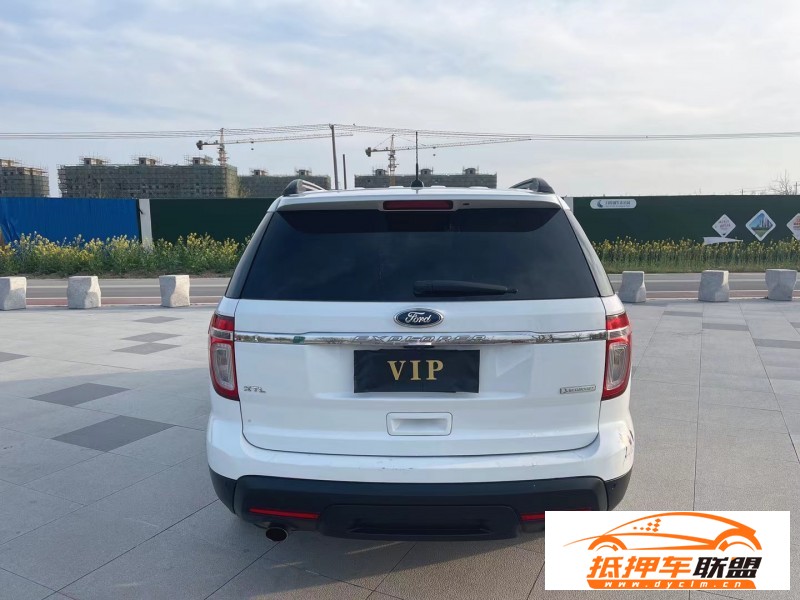  15年福特探險(xiǎn)者轎車 