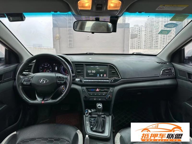  16年現(xiàn)代領(lǐng)動(dòng)轎車 