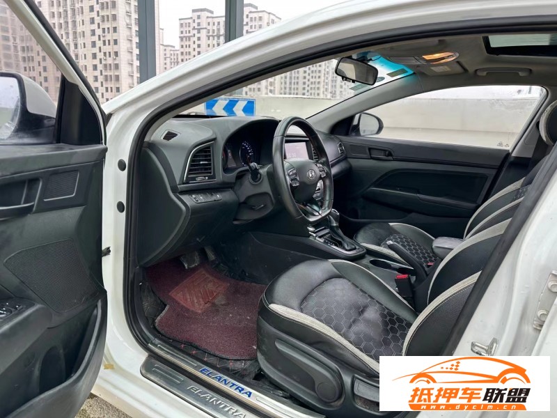  16年現(xiàn)代領(lǐng)動(dòng)轎車 