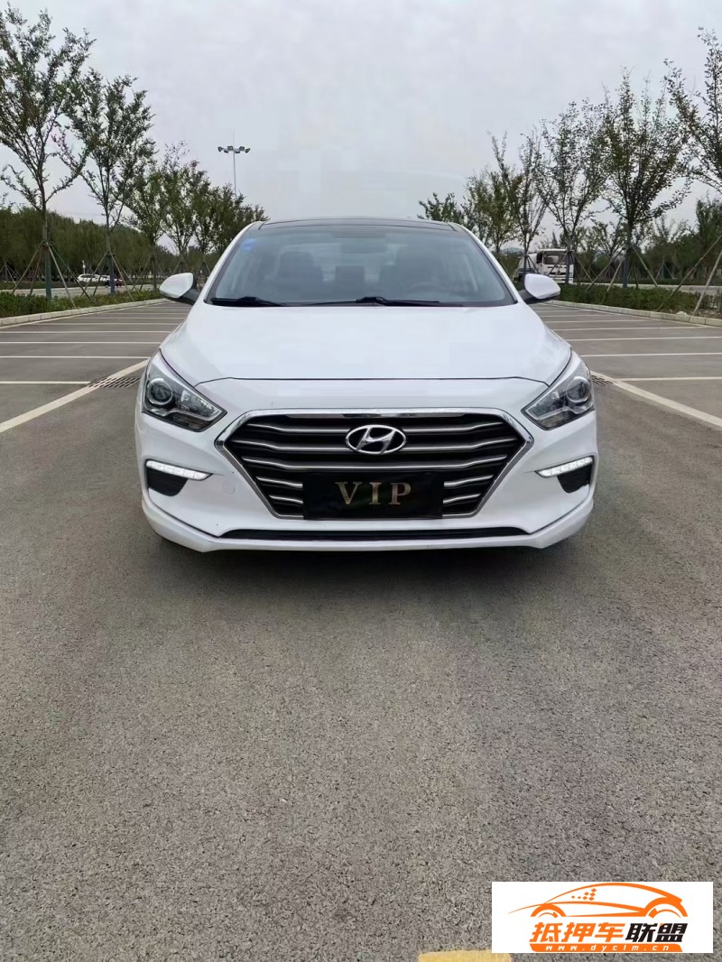  19年現(xiàn)代名圖轎車 