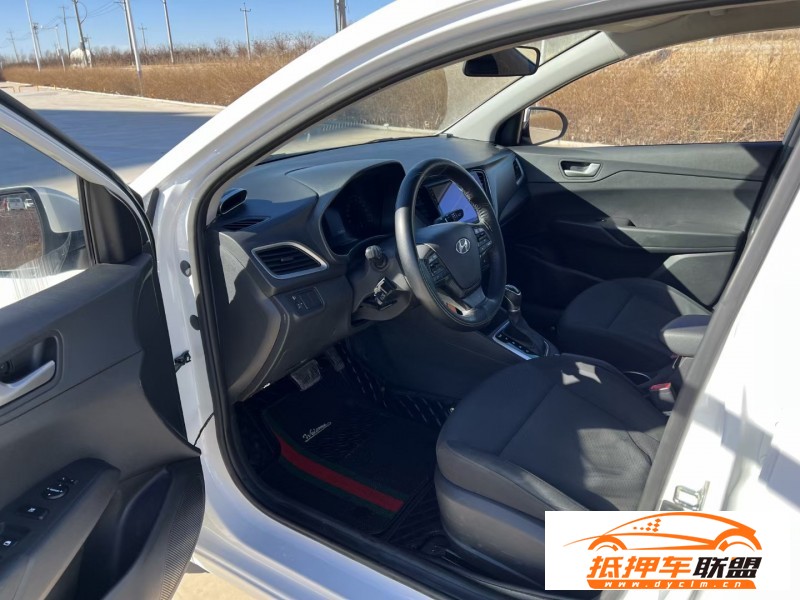  18年現(xiàn)代悅納轎車 