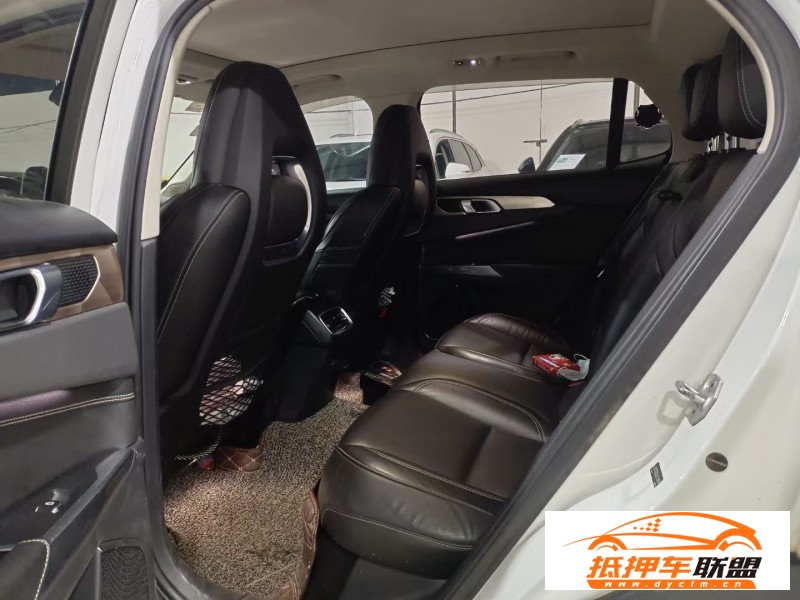  18年領(lǐng)克01轎車 