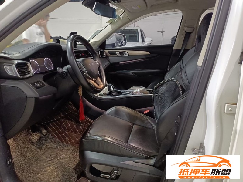  18年領(lǐng)克01轎車 