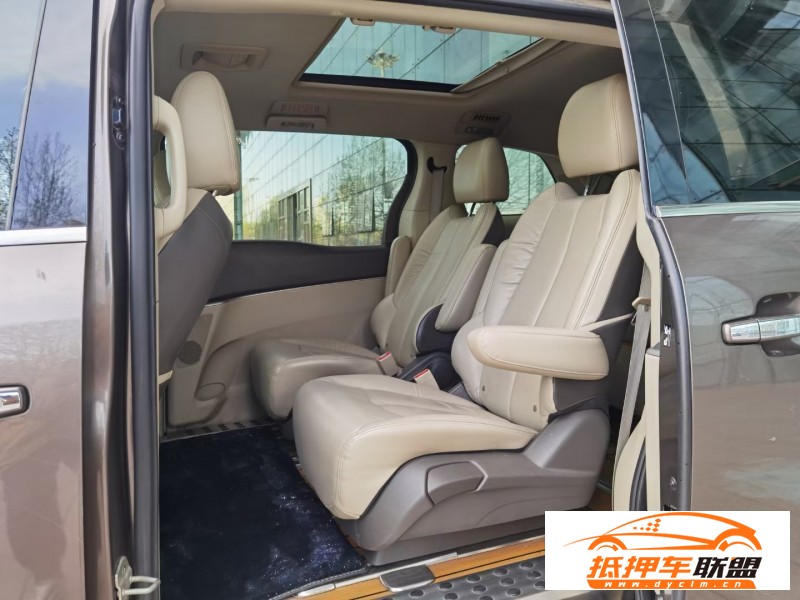  13年別克GL8轎車 