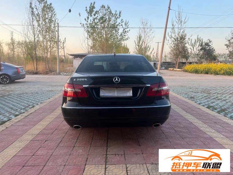 13年奔馳E轎車 