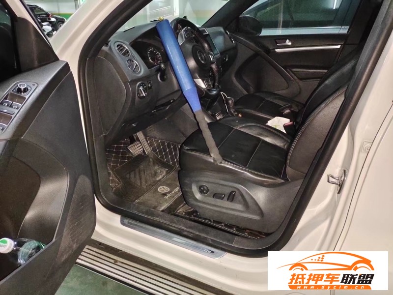  13年大眾途威轎車 