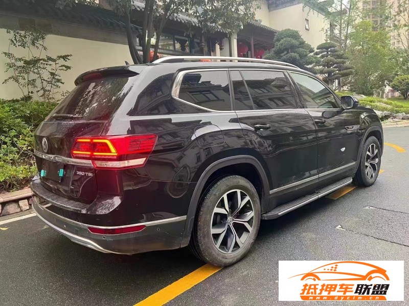  20年大眾途昂轎車 