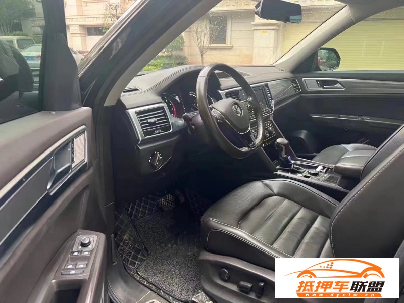  20年大眾途昂轎車 