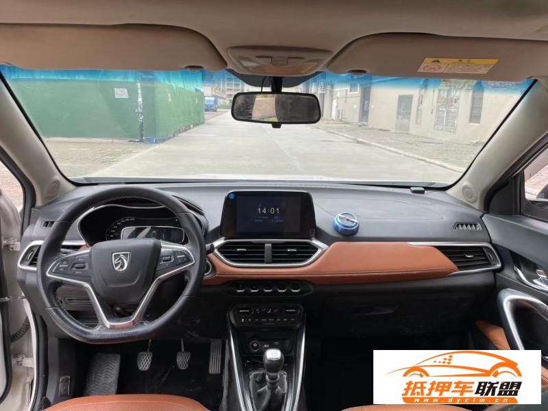  17年寶駿510轎車 