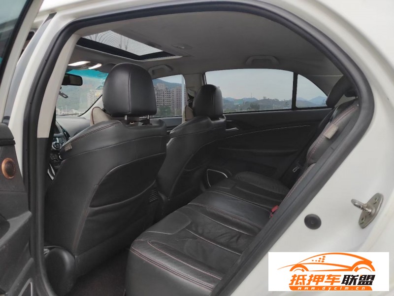  15年比亞迪秦轎車 