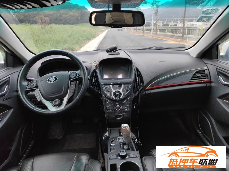  15年比亞迪秦轎車 