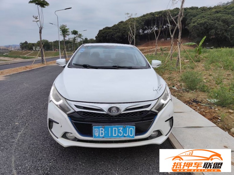  15年比亞迪秦轎車 