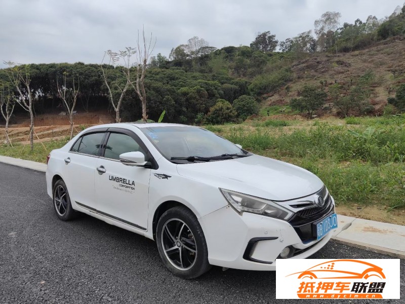  15年比亞迪秦轎車 