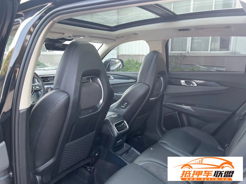  20年領(lǐng)克01轎車 