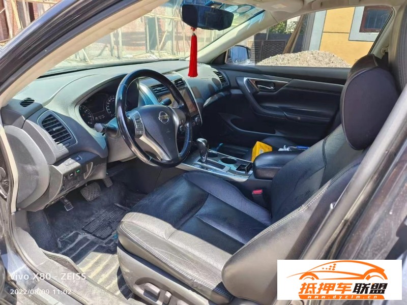  13年日產(chǎn)天籟轎車 