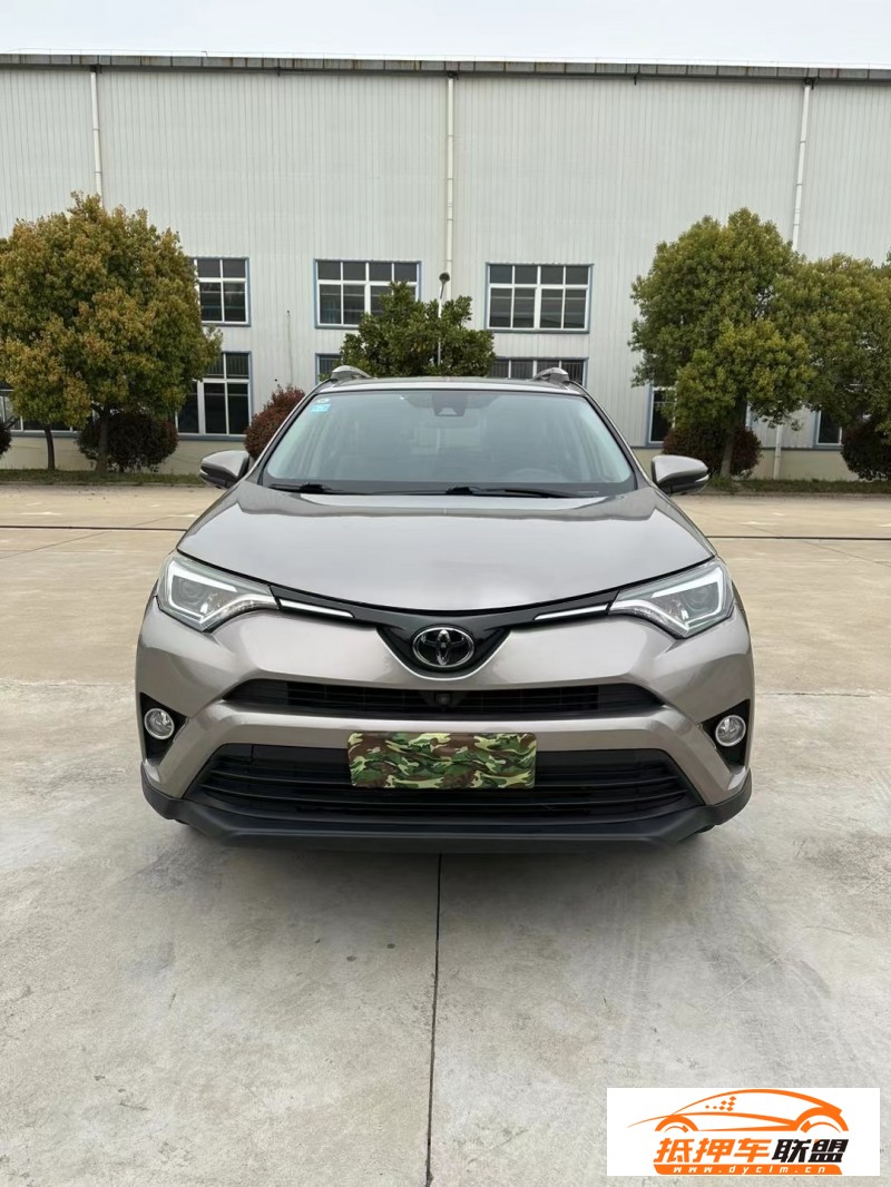  18年豐田RAV4榮放轎車 