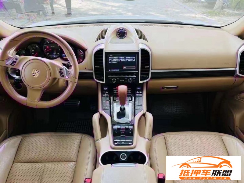  14年保時(shí)捷卡宴轎車 