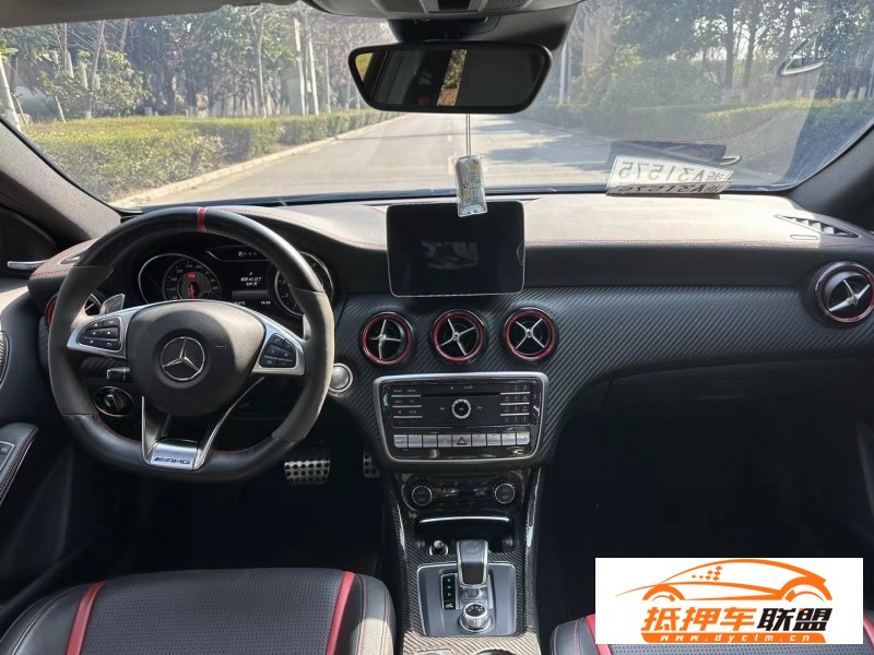  17年奔馳A轎車 